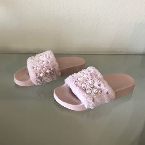 "LIKE NEW" STEVE MADDEN FAUX FUR & PEARL SLIDE